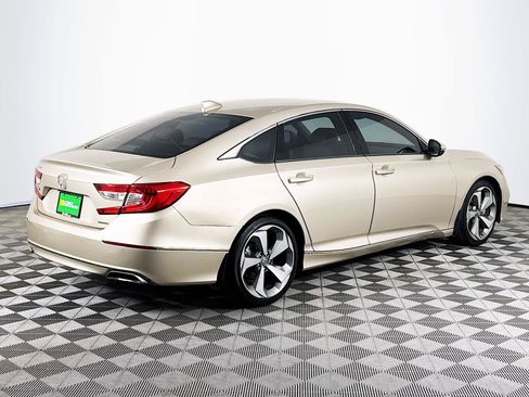 Used 2018 Honda Accord Touring image 8