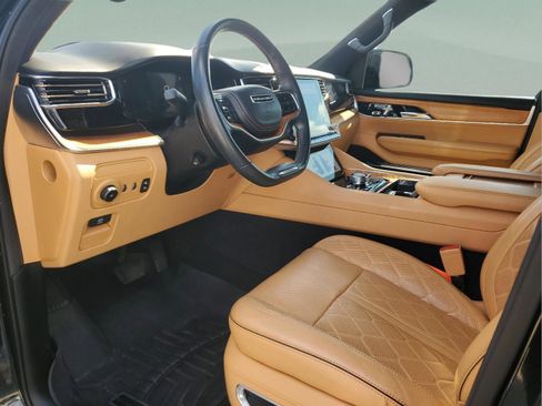Certified 2022 Jeep Grand Wagoneer Series III w/ Rear Seat Video Group 1 AWD/4WD image 18
