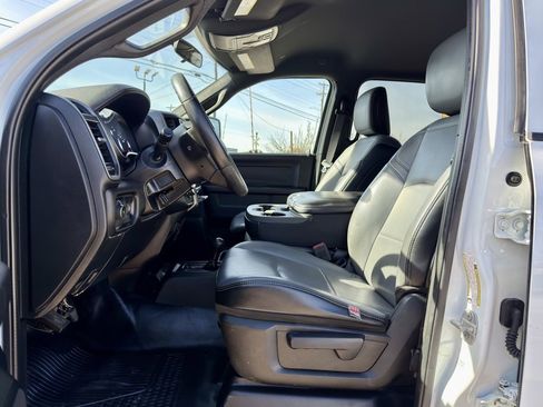 Used 2024 RAM 2500 Tradesman w/ Chrome Appearance Group image 10