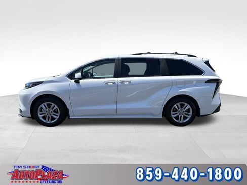 Used 2025 Toyota Sienna XLE w/ XLE Plus Package AWD/4WD image 3