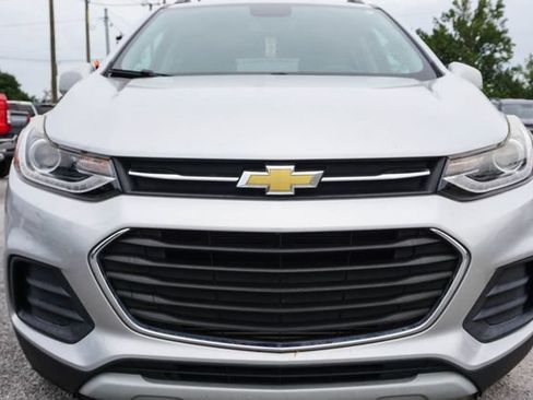 Used 2022 Chevrolet Trax LT w/ LT Convenience Package FWD image 5