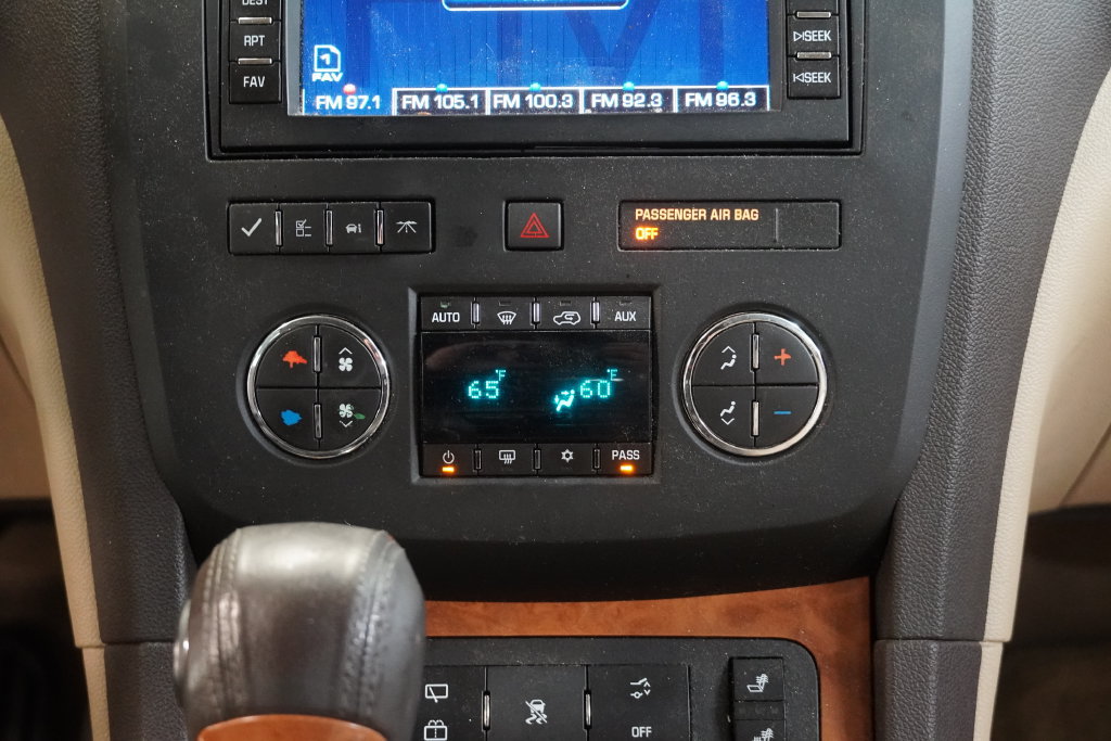 Used 2008 Buick Enclave CXL w/ Entertainment Package #3 FWD image 14