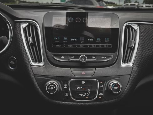 Used 2018 Chevrolet Malibu LT FWD image 9