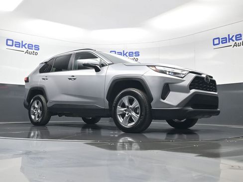 Used 2025 Toyota RAV4 XLE AWD/4WD image 38