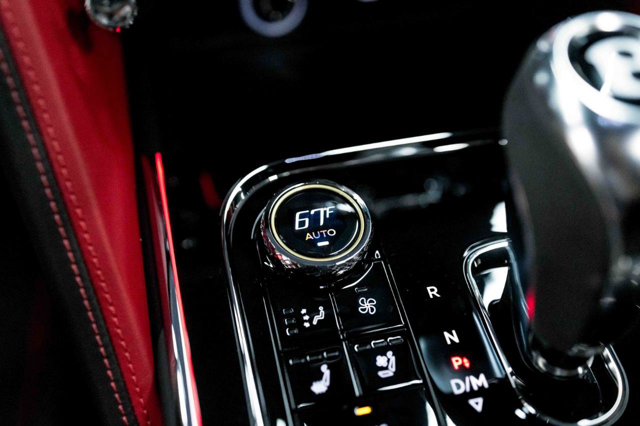 Used 2025 Bentley Flying Spur Plug-In Hybrid AWD/4WD image 54