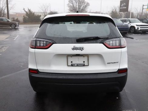 Used 2019 Jeep Cherokee Sport image 4