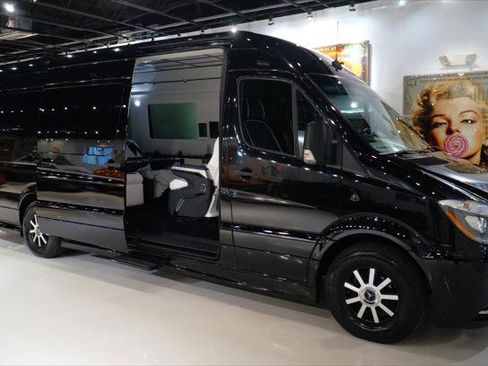 Used 2015 Mercedes-Benz Sprinter 2500 image 1