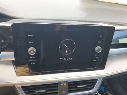 New 2025 Volkswagen Taos SE image 21