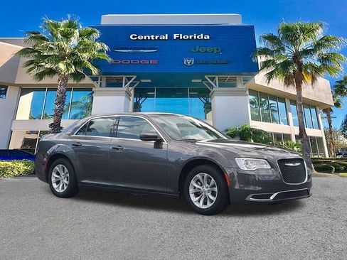 Used 2022 Chrysler 300 Touring RWD image 2