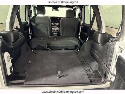 Used 2025 Jeep Wrangler Unlimited Sahara AWD/4WD image 13