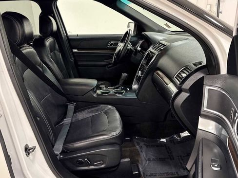 Used 2017 Ford Explorer Limited image 30