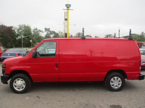 Used 2011 Ford E-150 and Econoline 150 w/ Commercial Cargo Van Pkg image 4