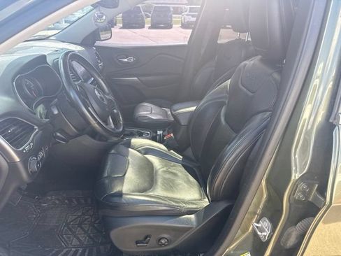 Used 2019 Jeep Cherokee Limited AWD/4WD image 7