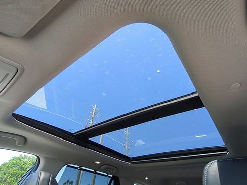 Used 2023 Honda Pilot Touring image 16