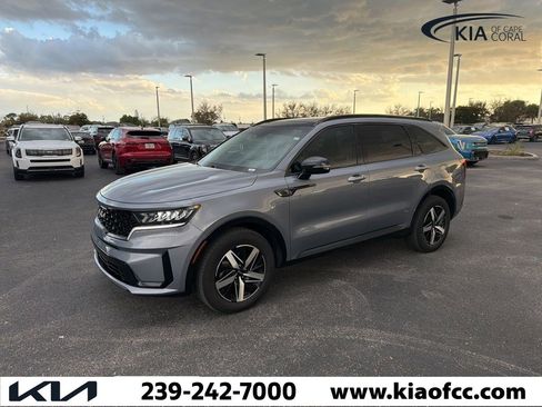 Used 2023 Kia Sorento S w/ Panoramic Sunroof Package image 2