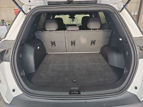 Used 2025 Chevrolet Equinox LT FWD image 12