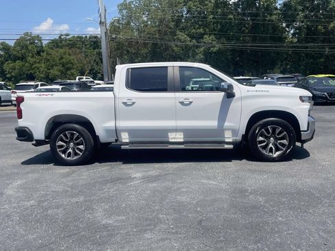 Used 2022 Chevrolet Silverado 1500 LT AWD/4WD image 2