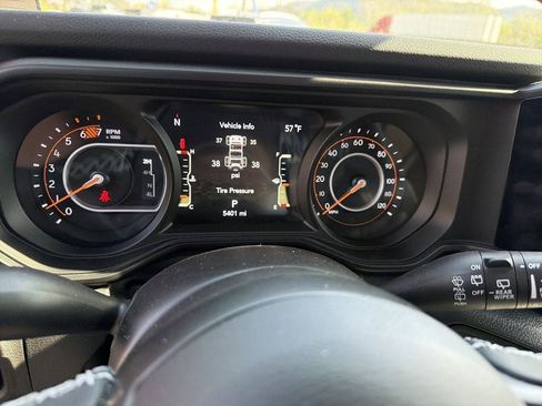 Used 2025 Jeep Wrangler Sport AWD/4WD image 15
