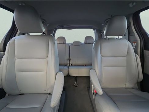 Used 2020 Toyota Sienna Limited image 23