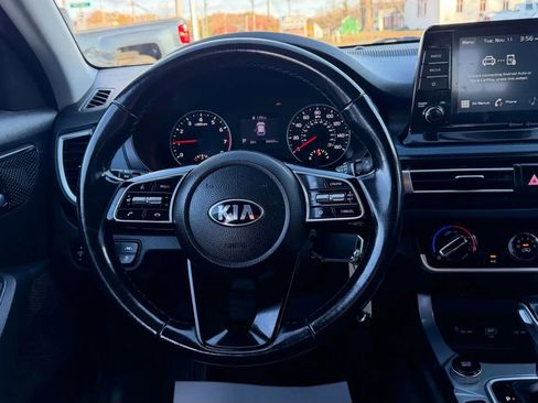 Used 2021 Kia Seltos S image 16