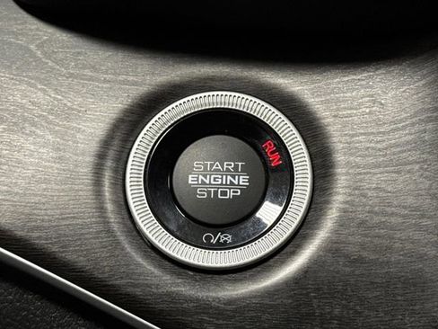 Used 2023 Jeep Grand Cherokee Limited w/ Luxury Tech Group II image 24