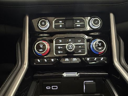 Used 2024 GMC Yukon Denali AWD/4WD image 22