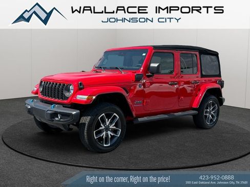 Used 2024 Jeep Wrangler Unlimited w/ Convenience Group AWD/4WD image 3
