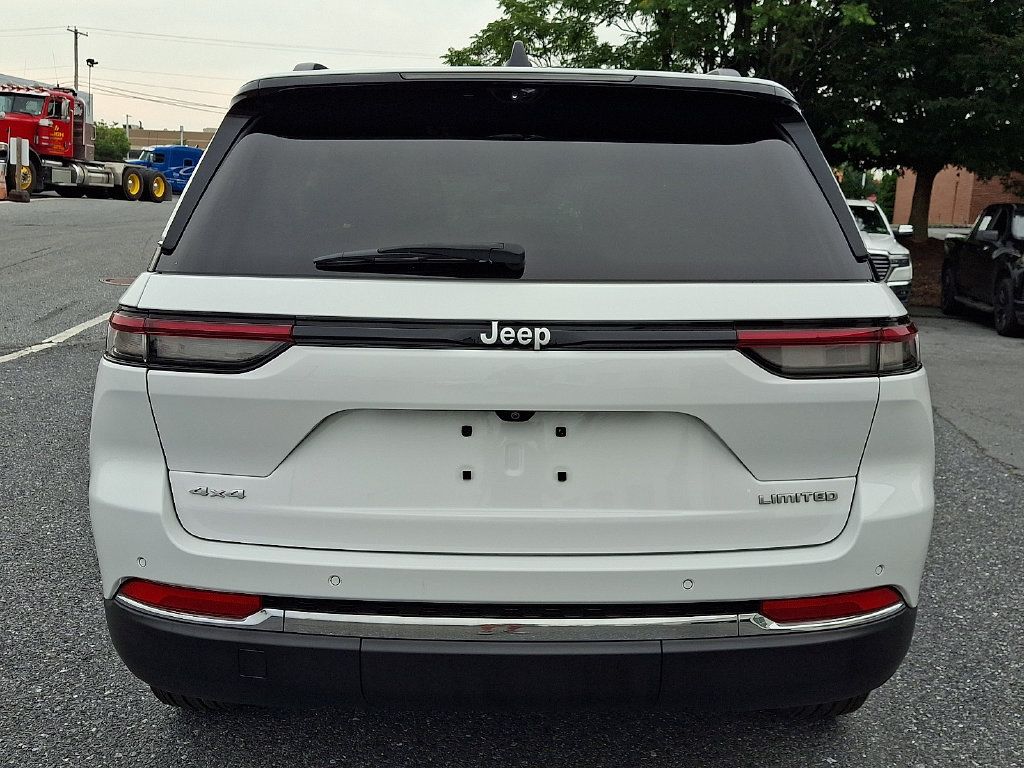Used 2025 Jeep Grand Cherokee Limited w/ Luxury Tech Group II AWD/4WD image 6