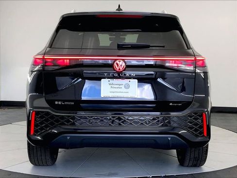 New 2026 Volkswagen Tiguan SEL R-Line AWD/4WD image 13