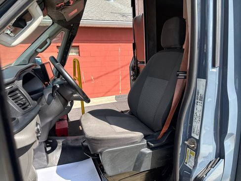 Used 2022 Ford Transit 350 DRW RWD image 2