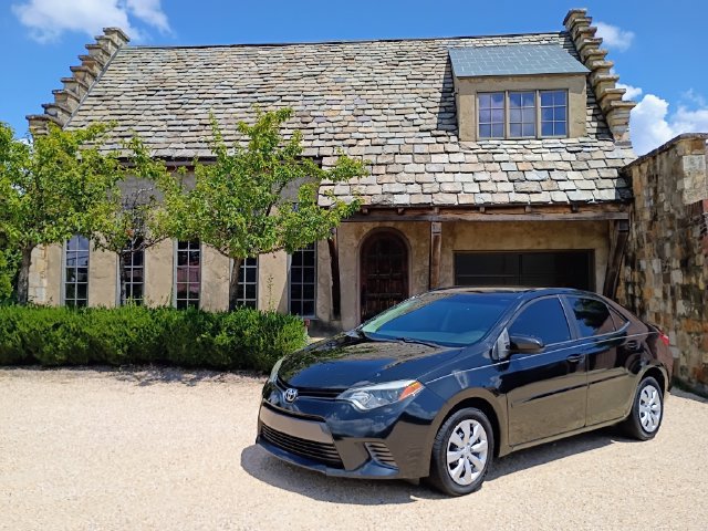 Used 2016 Toyota Corolla LE FWD image 1