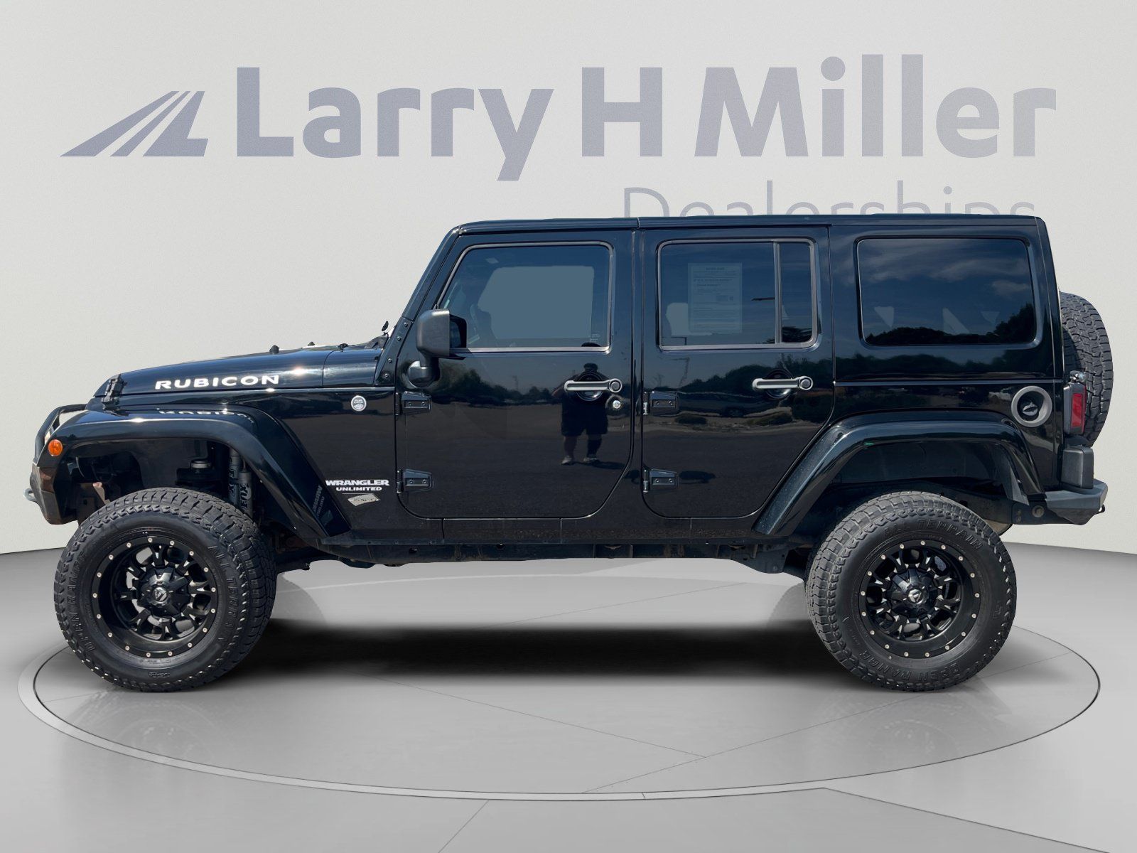 Used 2013 Jeep Wrangler Unlimited Rubicon w/ Connectivity Group AWD/4WD image 2
