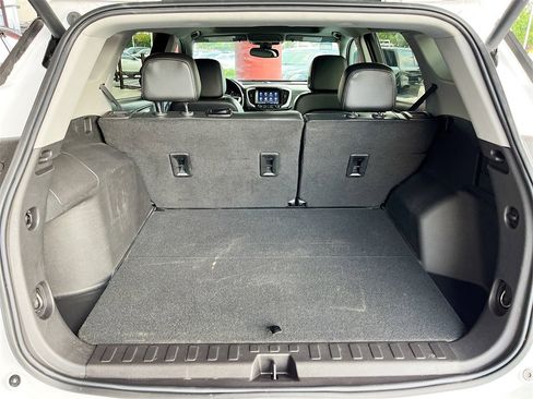 Used 2024 GMC Terrain SLT w/ LPO, Floor Liner Package image 24