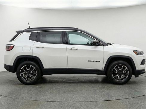 Used 2025 Jeep Compass Trailhawk AWD/4WD image 11