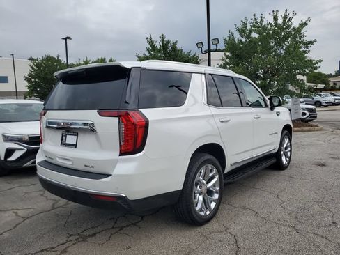 Used 2023 GMC Yukon SLT w/ SLT Luxury Package AWD/4WD image 4