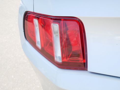 Used 2010 Ford Mustang GT Premium RWD image 17