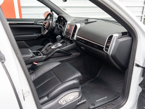 Used 2018 Porsche Cayenne S AWD/4WD image 28