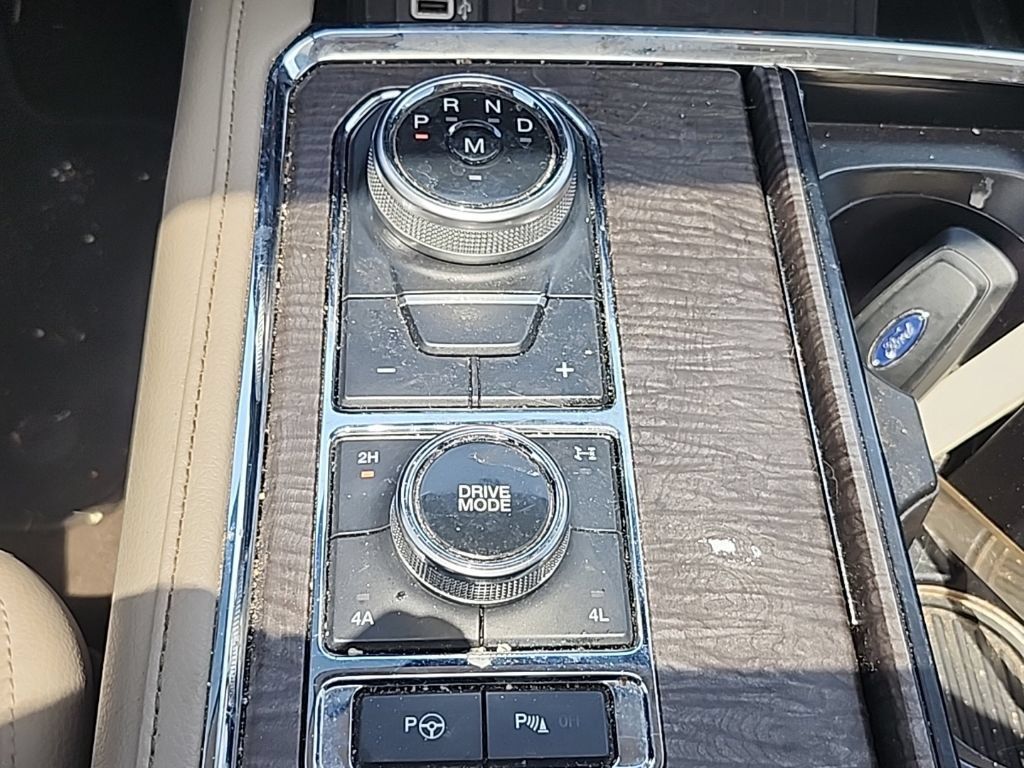 Used 2019 Ford Expedition Limited w/ Equipment Group 302A AWD/4WD image 6