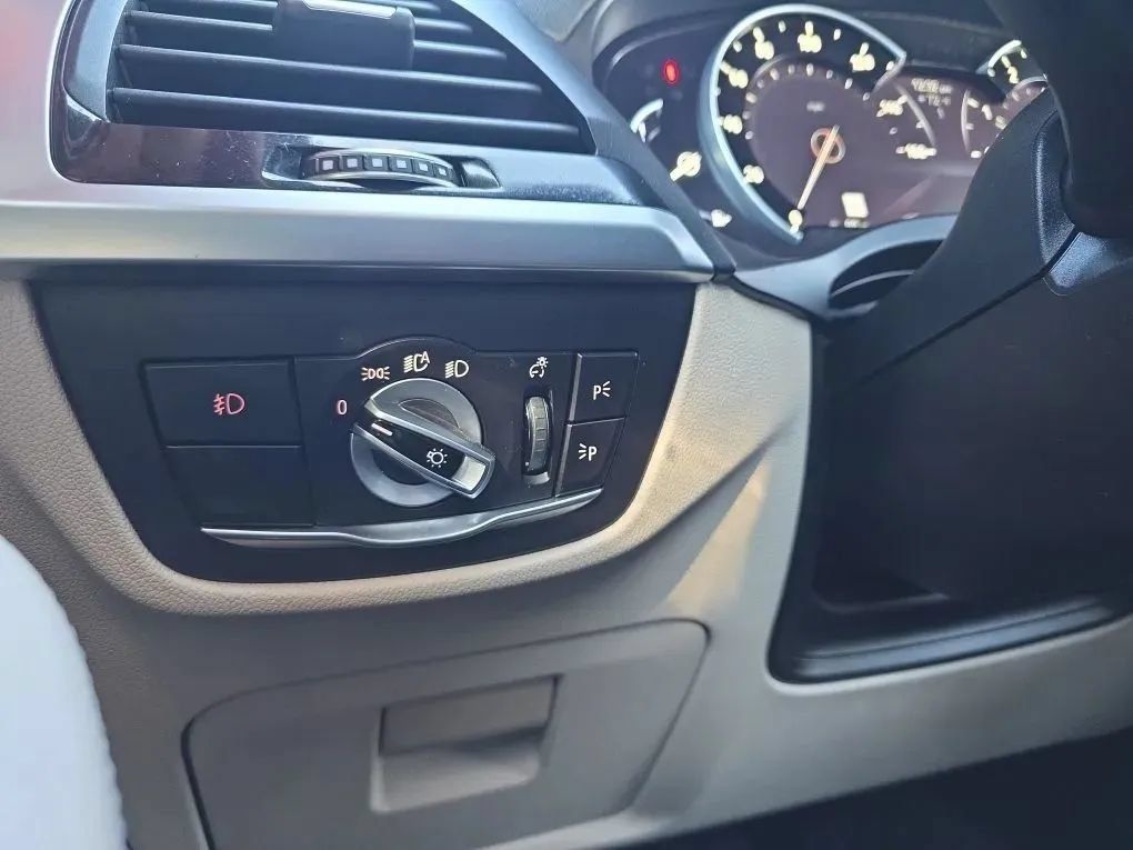 Used 2018 BMW X3 xDrive30i AWD/4WD image 25