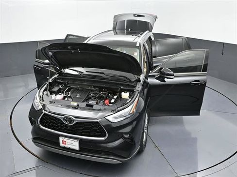 Certified 2024 Toyota Highlander Platinum FWD image 48