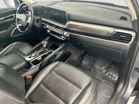 Used 2024 Kia Telluride S FWD image 16