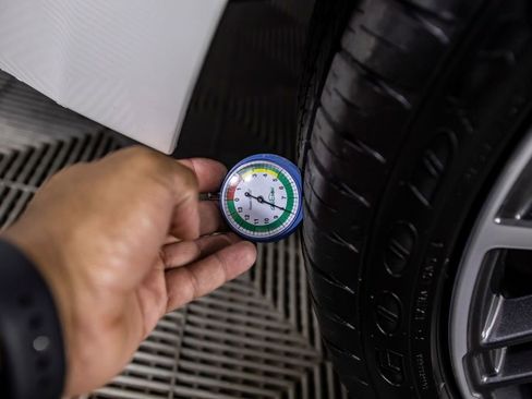 Used 2023 BMW 530e w/ Premium Package image 44