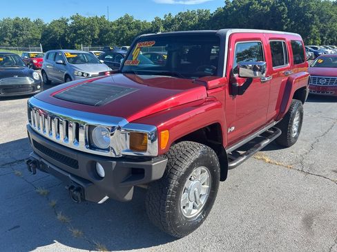 Used 2010 HUMMER H3 w/ Appearance Package AWD/4WD image 2