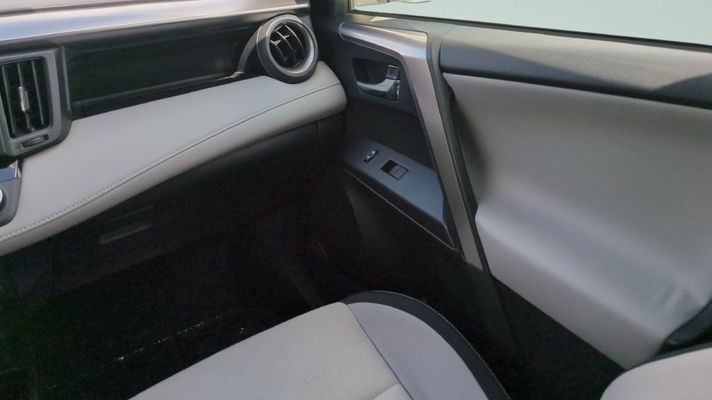 Used 2017 Toyota RAV4 XLE FWD image 13