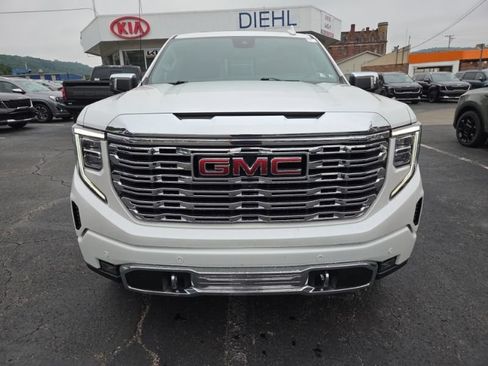 Used 2023 GMC Sierra 1500 Denali w/ Denali Reserve Package AWD/4WD image 2