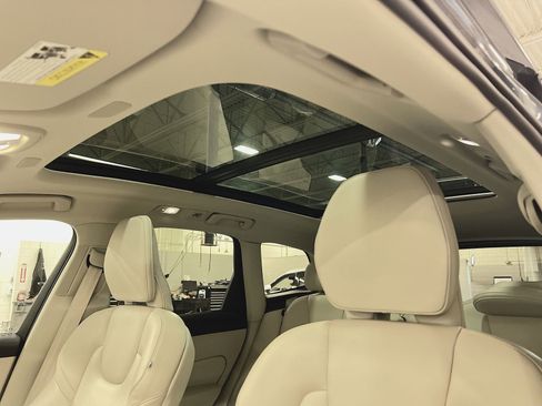 Used 2023 Volvo XC60 B5 Plus w/ Protection Package Premier image 24