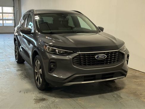 Used 2025 Ford Escape Platinum image 5