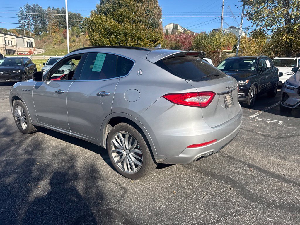 Used 2017 Maserati Levante w/ Sport Package AWD/4WD image 4