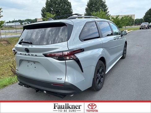 Certified 2025 Toyota Sienna XLE Woodland Edition AWD/4WD image 10