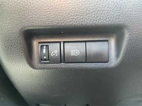 Used 2025 Toyota RAV4 XLE FWD image 25